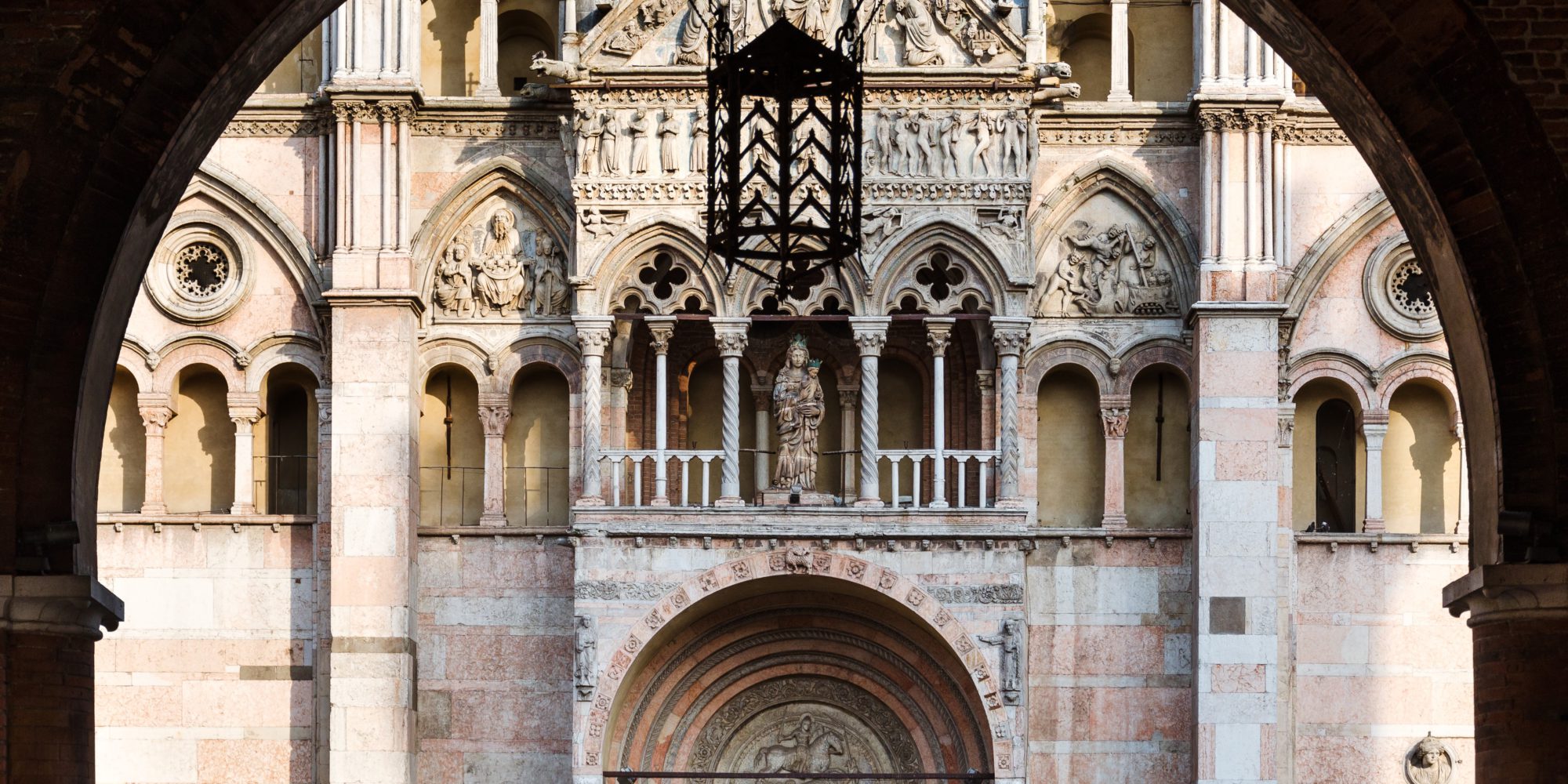 Ferrara is situated in the heart of the Padana planes. The city has been awarded UNESCO status because of the perfectly intact historic center. Here visitors can experience the atmosphere of the Renaissance past.