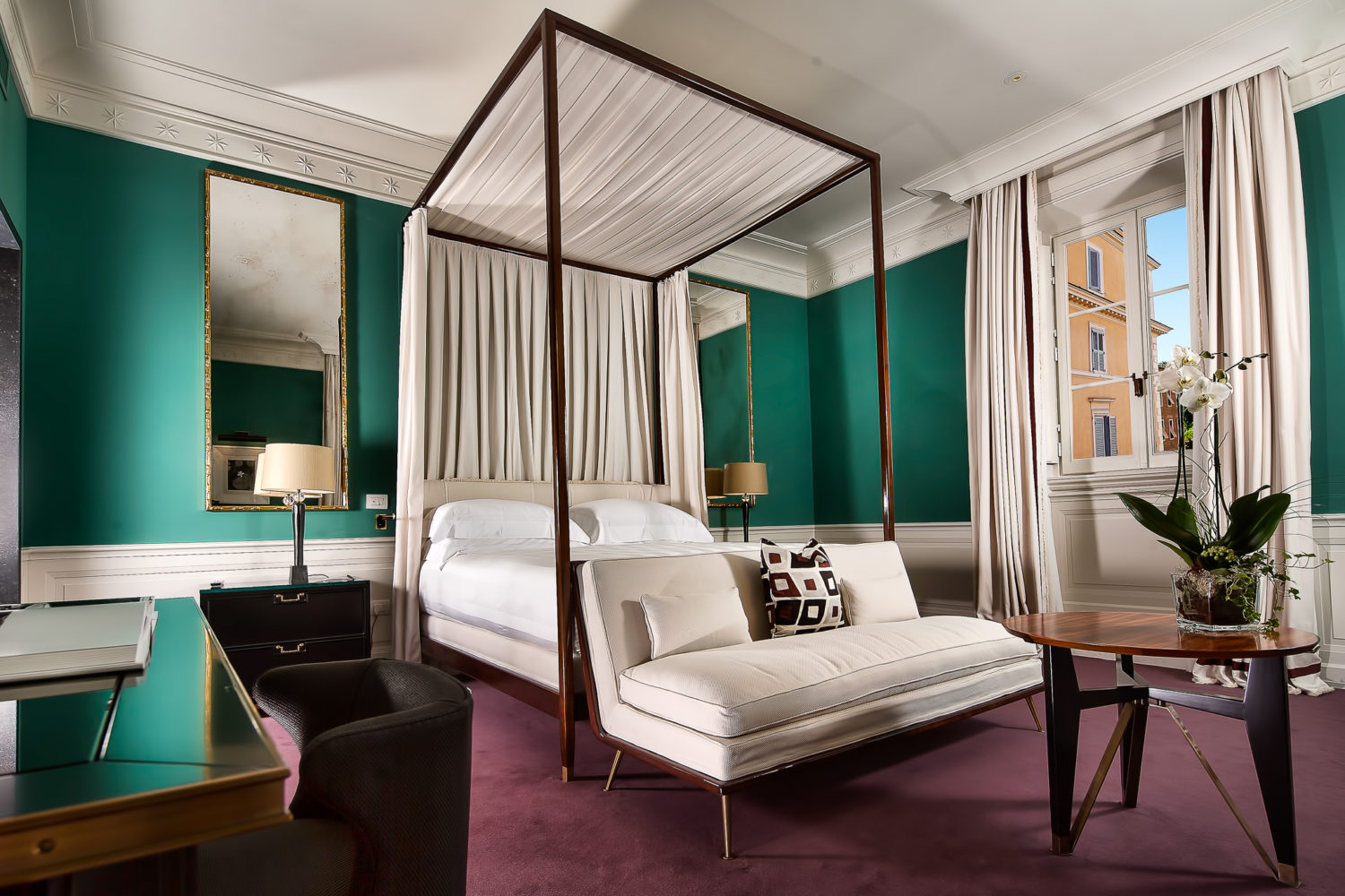 At the JK Place Rome all rooms are different and they all offer a sophisticated design with handmade furniture and full Italian marble bathrooms.