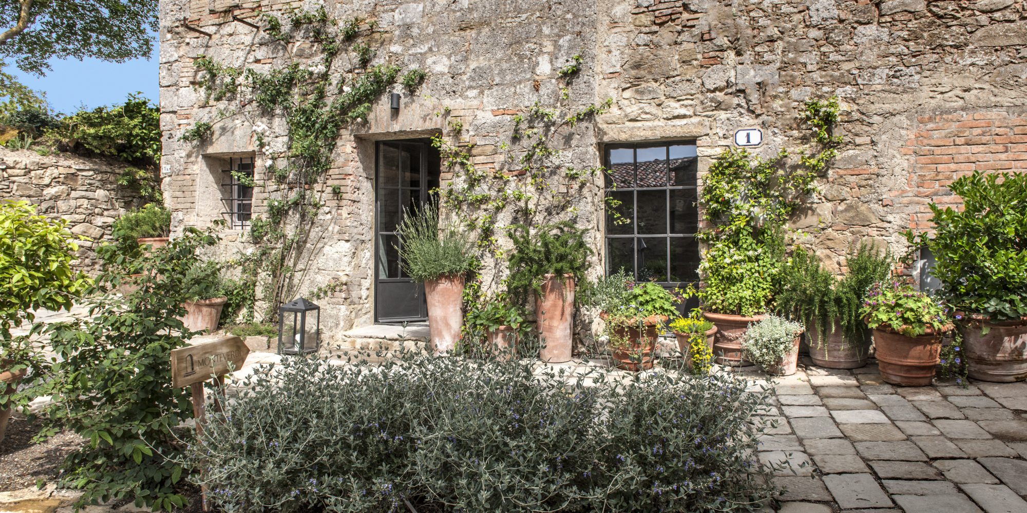 Monteverdi Tuscany will give you a warm welcome at the reception building, right at the entrance of the historic village of Castiglioncello del Trinoro.