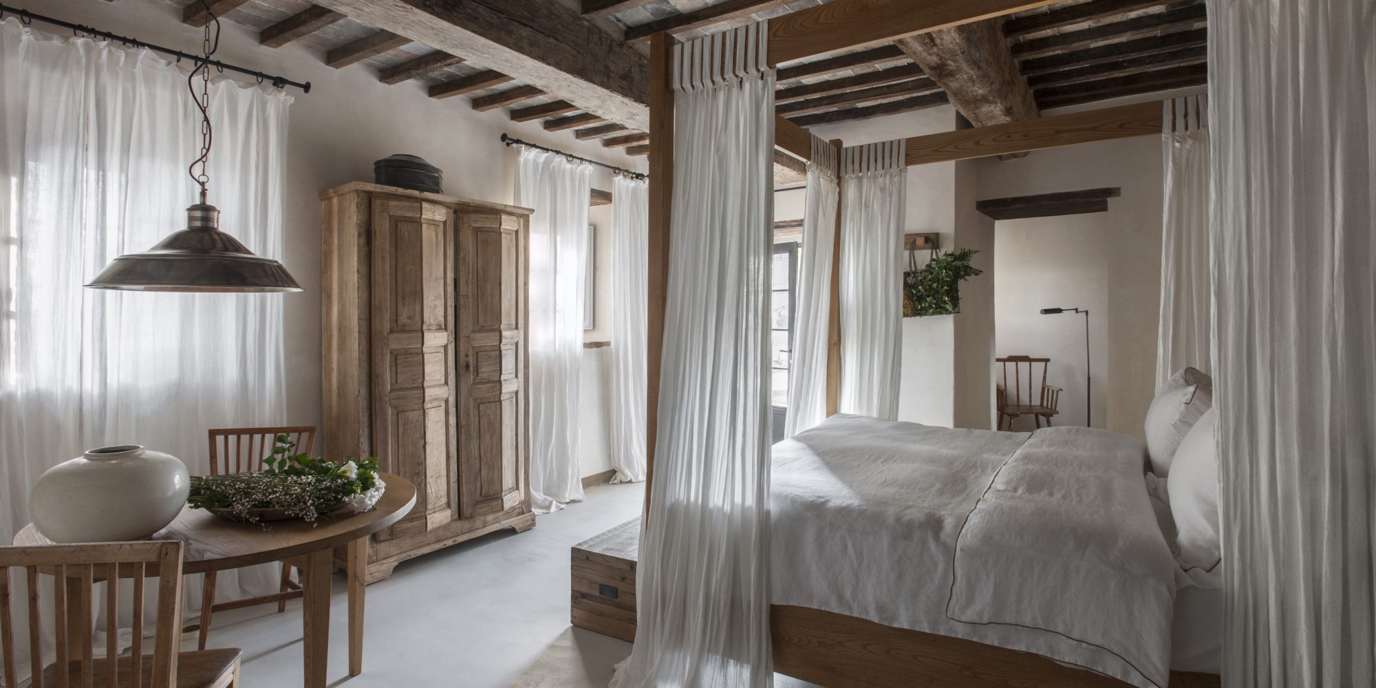 Architect Ilaria Miani worked side by side with Monteverdi Tuscany owner, Michael L. Cioffi, during the restoration of the village of Castiglioncello del Trinoro. Much of her design inspiration came from the Val d’Orcia area’s rolling hills, dusty roads, and forests of oaks.