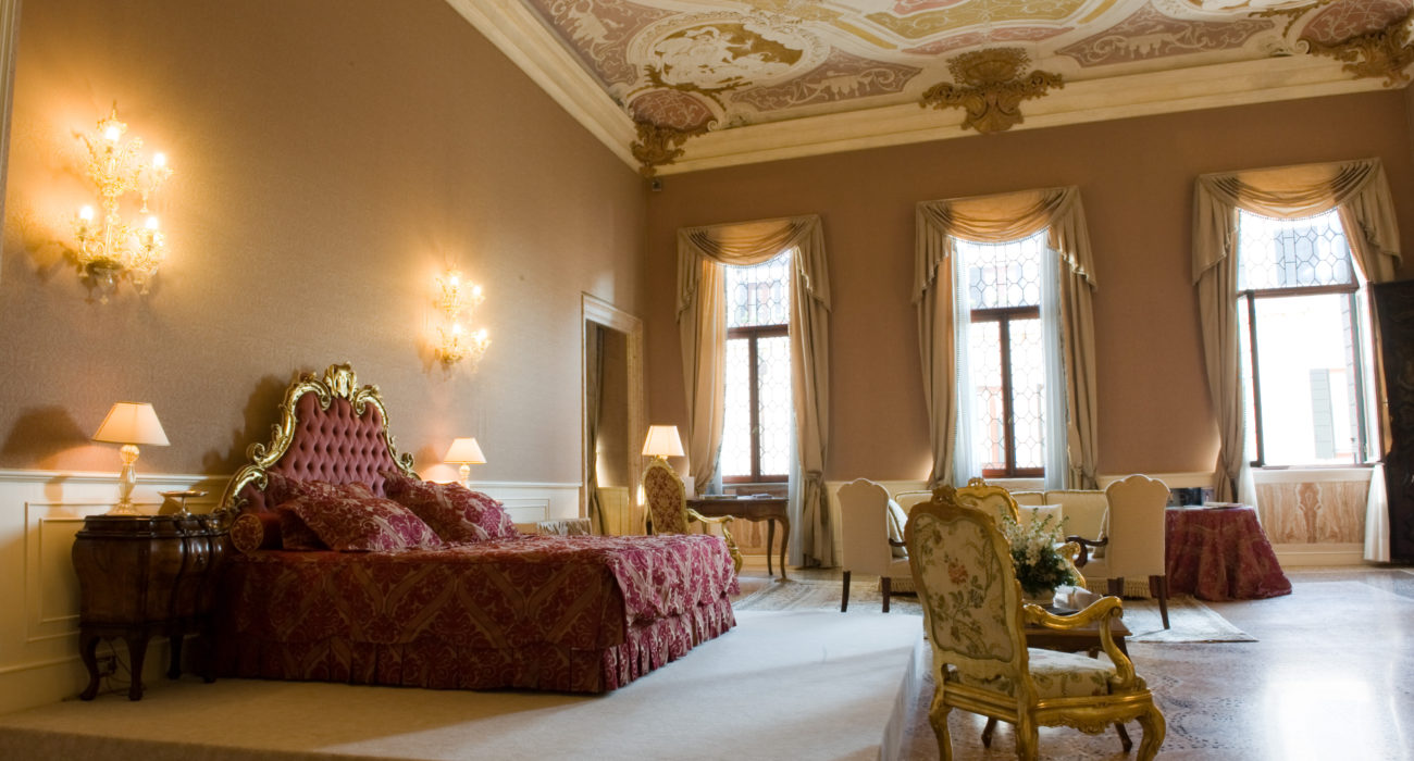 Many of Hotel Ca' Sagredo's 42 bedrooms and suites offer splendid views on to the Grand Canal. The bedrooms are the perfect expression of the romantic soul of Venice, made all the more appealing by the careful integration of the very latest in contemporary technology and in-room amenities.